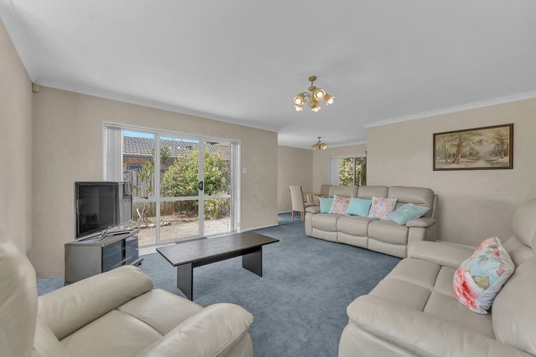 Photo of property in 60 Wattle Farm Road, Wattle Downs, Auckland, 2103