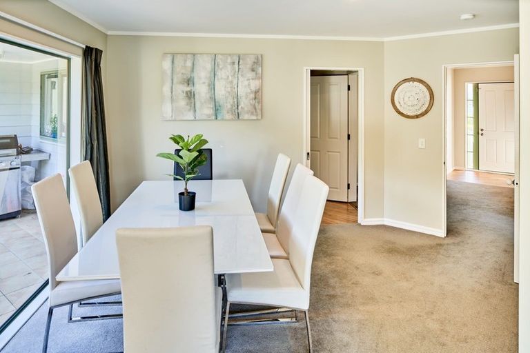 Photo of property in 28 Saunders Close, Whitby, Porirua, 5024