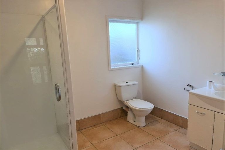 Photo of property in 1 Malters Place, Browns Bay, Auckland, 0630