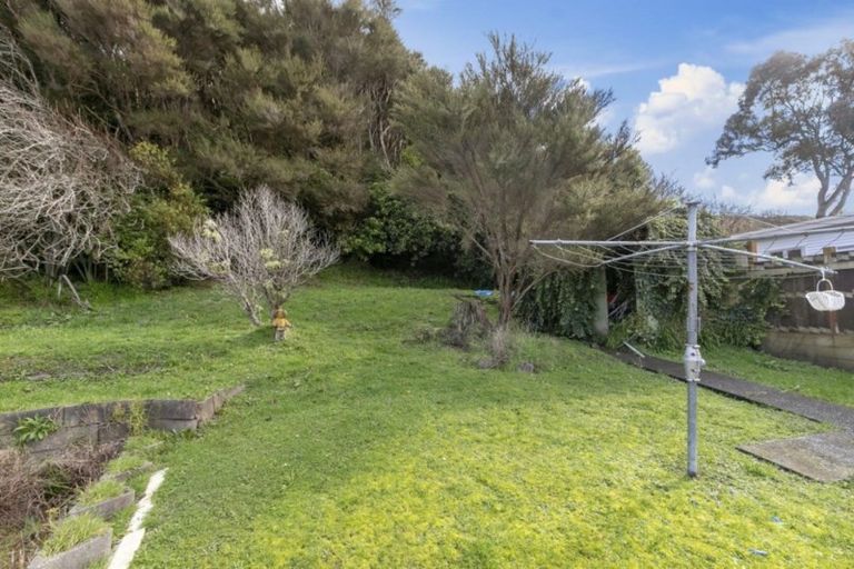 Photo of property in 195 Wellington Road, Wainuiomata, Lower Hutt, 5014