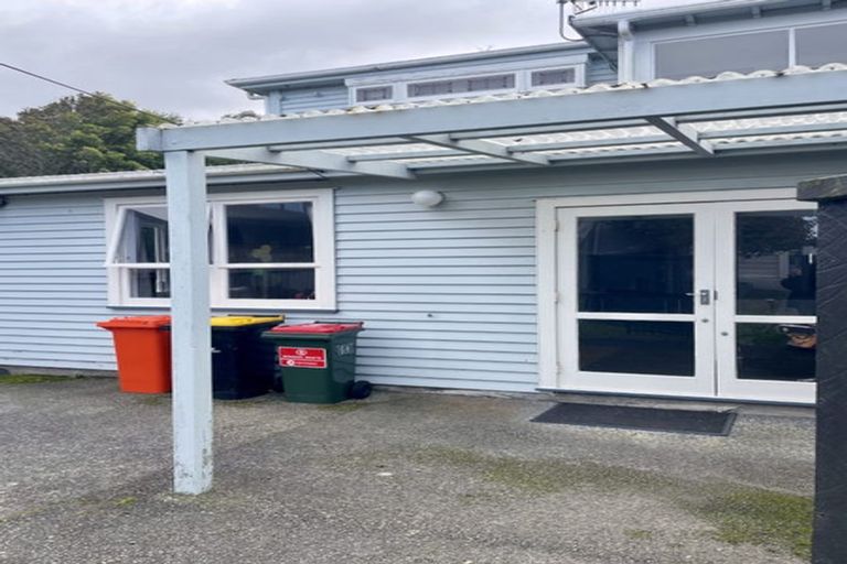 Photo of property in 10 Helen Street, Brooklyn, Wellington, 6021