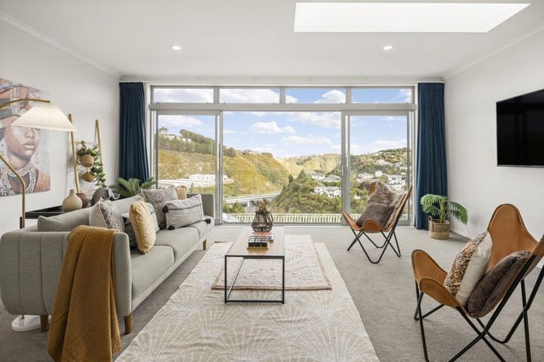 Photo of property in 31 Cresswell Place, Johnsonville, Wellington, 6037