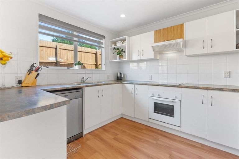 Photo of property in 15 Mt Lebanon Crescent, The Gardens, Auckland, 2105