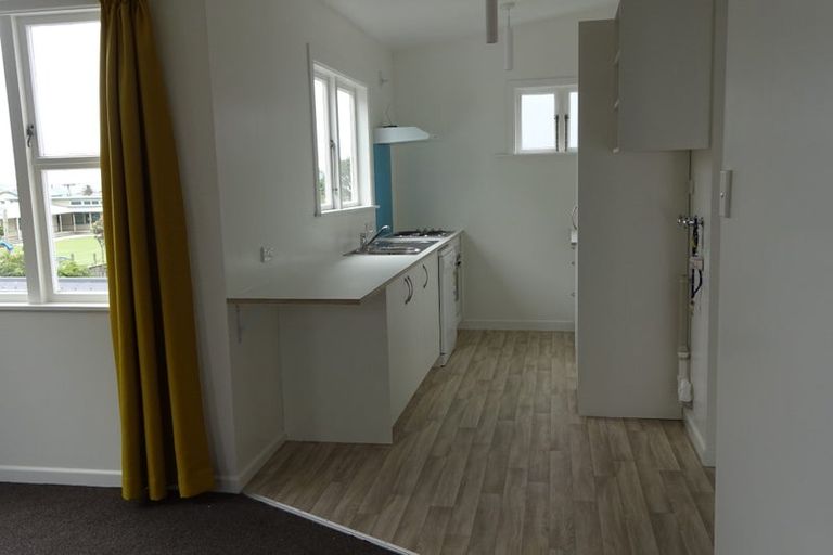 Photo of property in 73 Queens Drive, Lyall Bay, Wellington, 6022