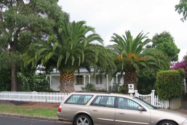 Photo of property in 2 William Fraser Crescent, Saint Heliers, Auckland, 1071