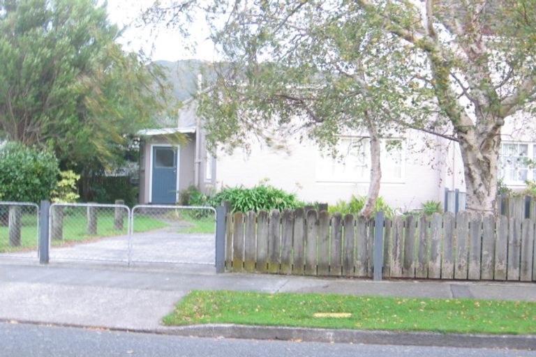Photo of property in 60 Durham Crescent, Fairfield, Lower Hutt, 5011
