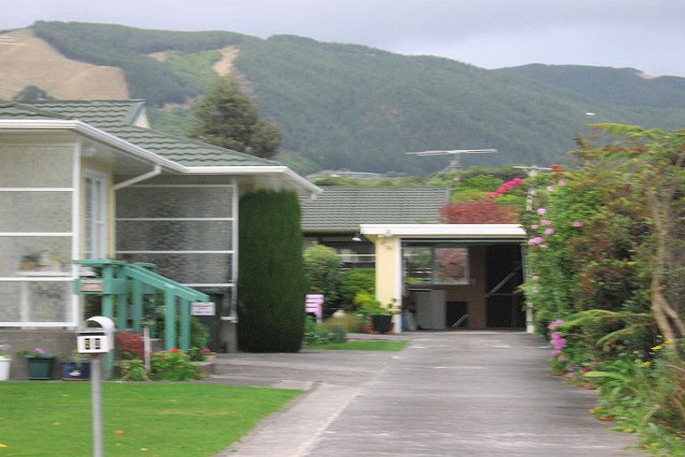 Photo of property in 16 Rimu Street, Waikanae, 5036