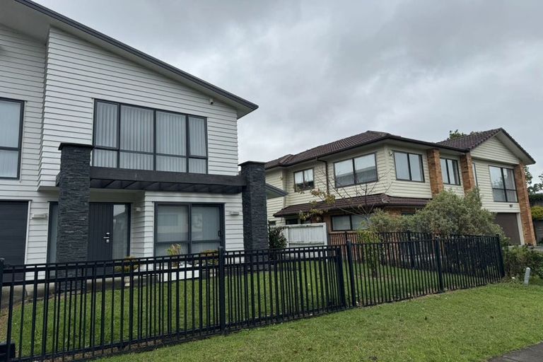 Photo of property in 30 Midhurst Avenue, Henderson, Auckland, 0612