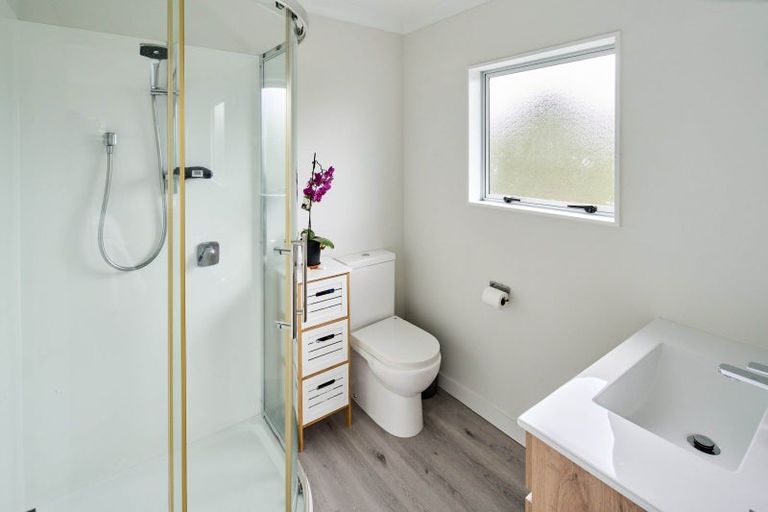 Photo of property in 15 Charlotte Way, Raumati South, Paraparaumu, 5032