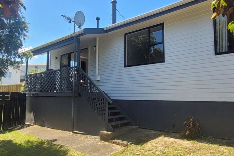Photo of property in 10 Sombrero View, Ascot Park, Porirua, 5024