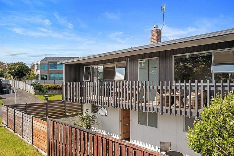 Photo of property in 3/15 Omana Road, Milford, Auckland, 0620