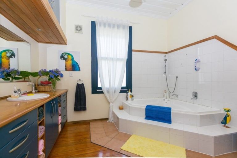 Photo of property in 24 Dunn Street, Egmont Village, 4372