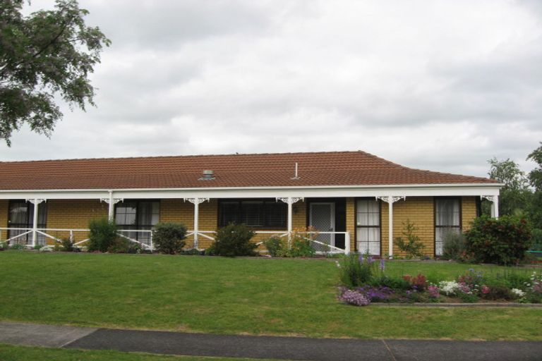 Photo of property in 1 Reynard Terrace, Conifer Grove, Takanini, 2112