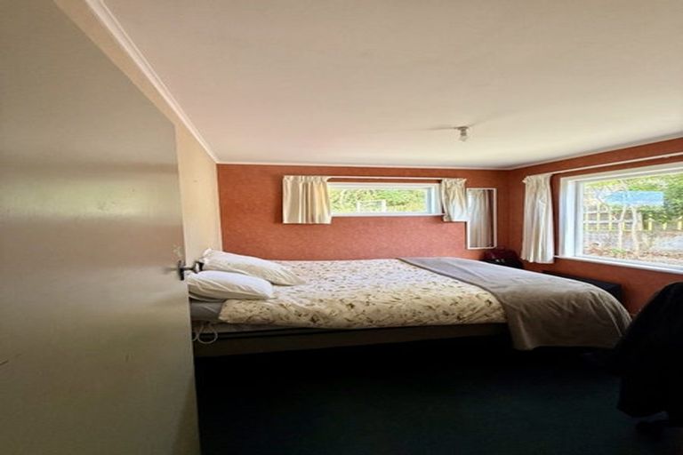 Photo of property in 16 Archbold Street, Newlands, Wellington, 6037