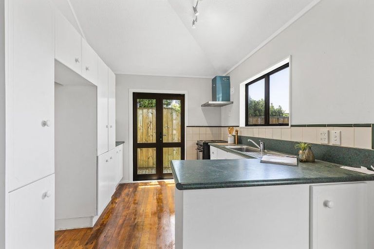 Photo of property in 52 Frobisher Street, Island Bay, Wellington, 6023