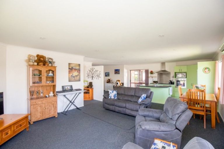 Photo of property in 8 Harris Place, Ngatea, 3503