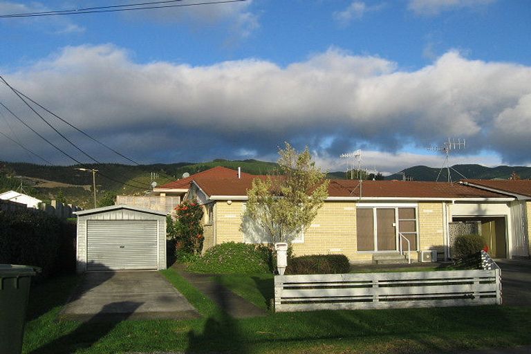 Photo of property in 8 Te Uruhi Grove, Paraparaumu, 5032