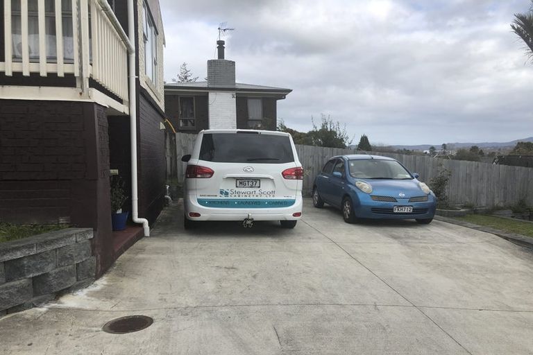 Photo of property in 11 Castaing Crescent, Te Atatu South, Auckland, 0610