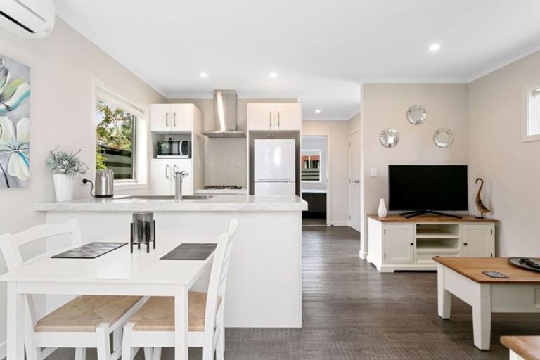 Photo of property in 10 Hawai Street, Two Mile Bay, Taupo, 3330