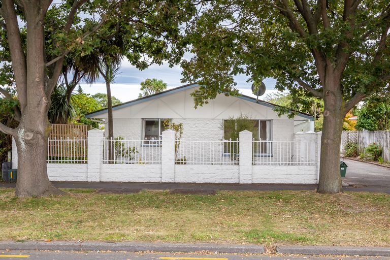 Photo of property in 194 Halswell Road, Hillmorton, Christchurch, 8025