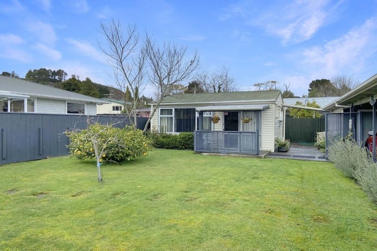 Photo of property in 9 Totara Park Road, Clouston Park, Upper Hutt, 5018