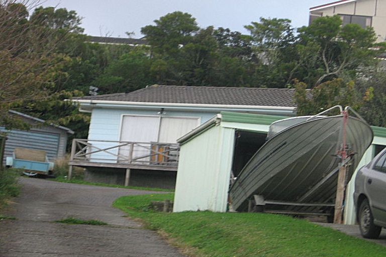 Photo of property in 11 Guadeloupe Crescent, Grenada Village, Wellington, 6037