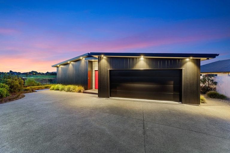 Photo of property in 5 Taranui Way, Paraparaumu Beach, Paraparaumu, 5032