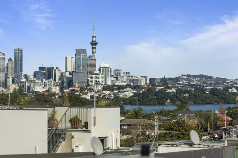 Photo of property in 2/14 Williamson Avenue, Belmont, Auckland, 0622