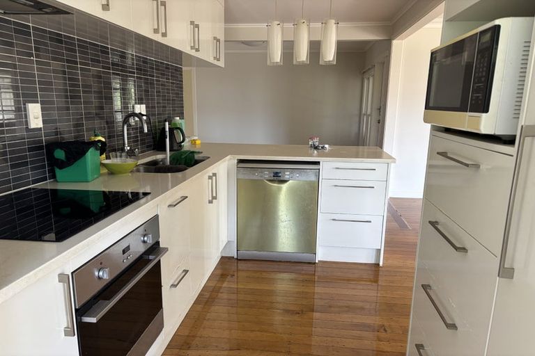 Photo of property in 1/75 Shakespeare Road, Milford, Auckland, 0620