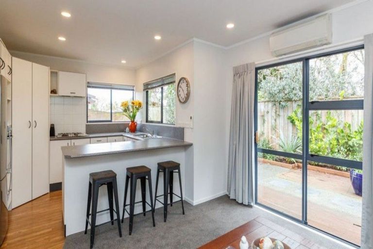 Photo of property in 9 Scandia Court, Hokowhitu, Palmerston North, 4410