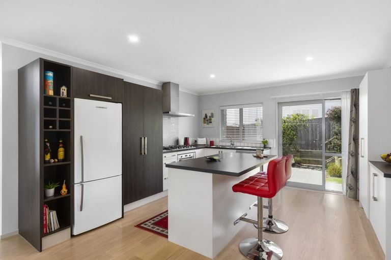 Photo of property in 6 Grace Cove, Aotea, Porirua, 5024