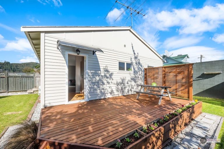 Photo of property in 2/2 Bentinck Street, Wallaceville, Upper Hutt, 5018