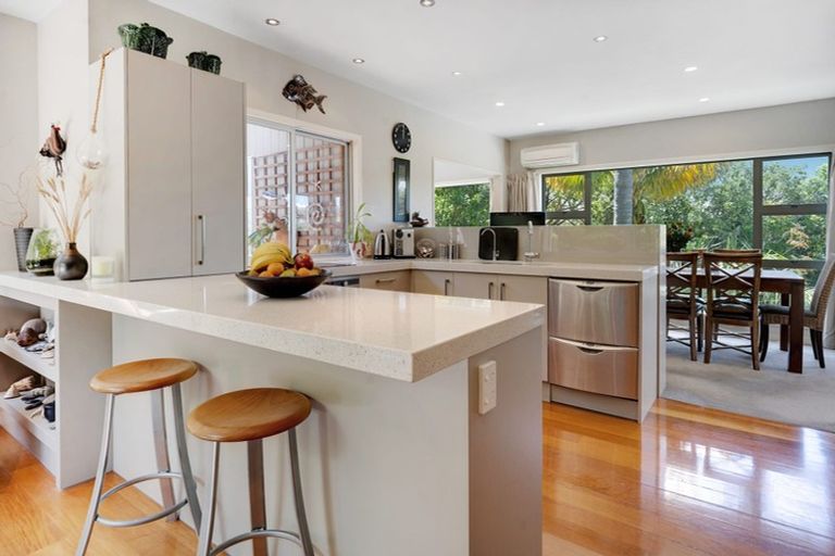 Photo of property in 42a Masterton Road, Rothesay Bay, Auckland, 0630