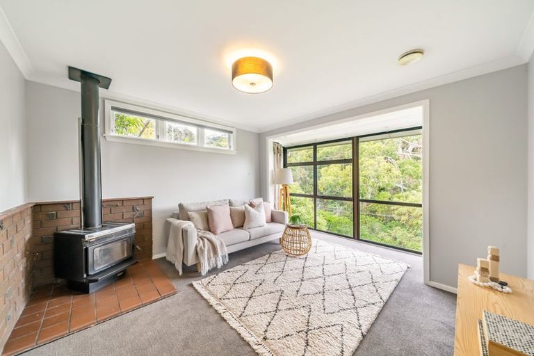 Photo of property in 5 Winchester Avenue, Pinehaven, Upper Hutt, 5019