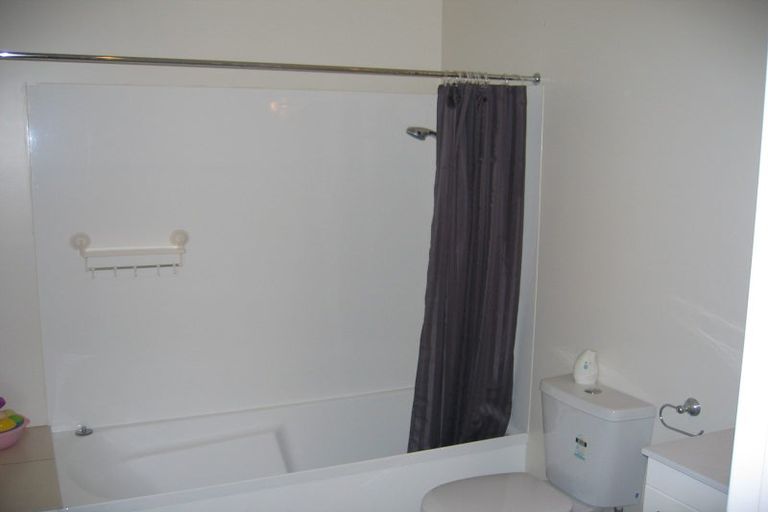 Photo of property in 13a Cypress Place, Sunnynook, Auckland, 0620