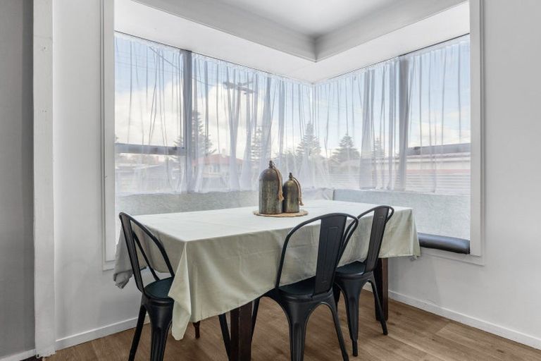 Photo of property in 18 Ngaire Street, Longburn, Palmerston North, 4412