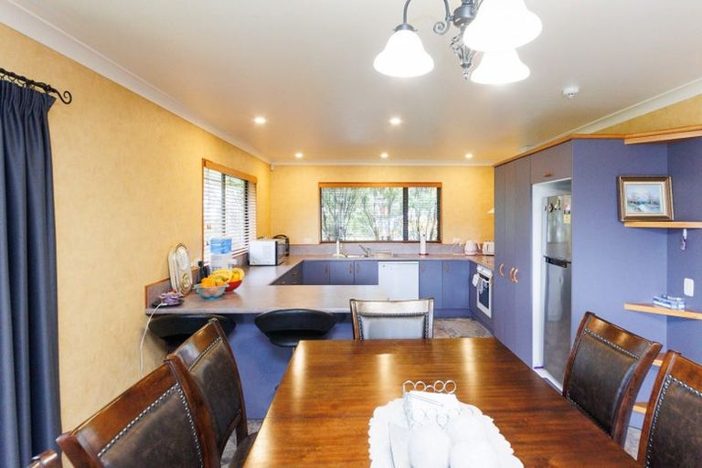 Photo of property in 2 Fernlea Avenue, Kelvin Grove, Palmerston North, 4414