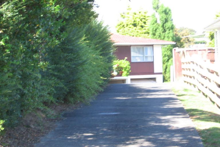 Photo of property in 1/15 Trojan Crescent, New Lynn, Auckland, 0600