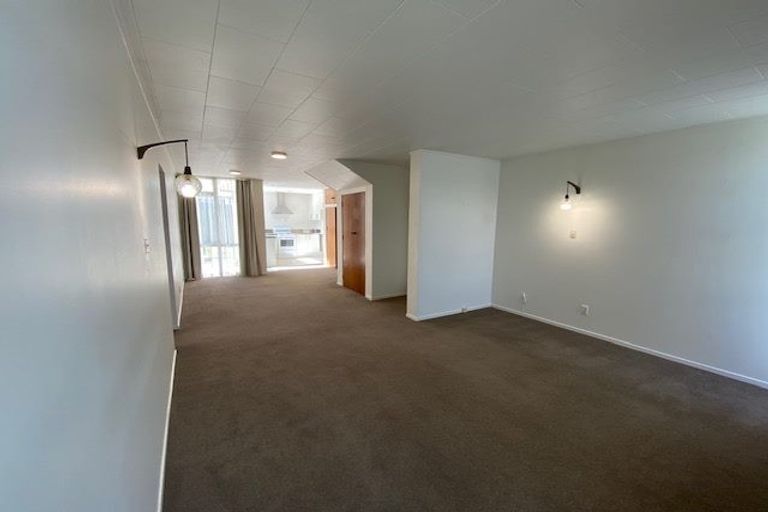 Photo of property in 2/13 Walter Street, Hauraki, Auckland, 0622