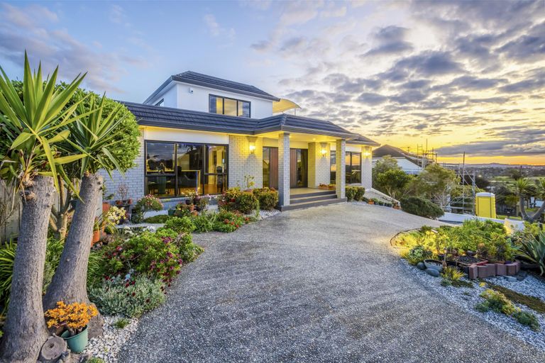 Photo of property in 22 Mccahill Views, Botany Downs, Auckland, 2010