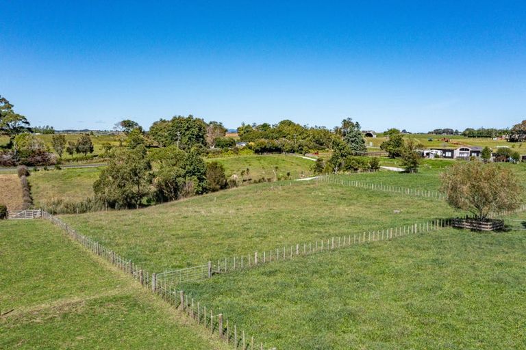 Photo of property in 25 Bungard Road, Karaka, Papakura, 2580