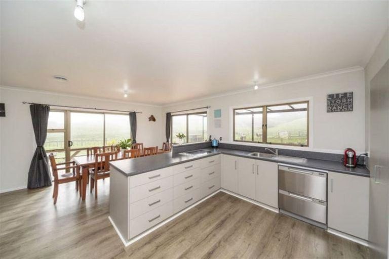 Photo of property in 52 Denby Road, Hawera, 4672