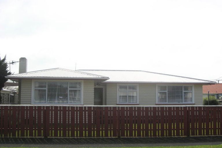 Photo of property in 4 Buckland Place, Spotswood, New Plymouth, 4310