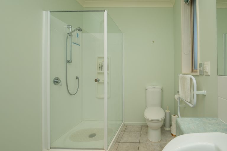 Photo of property in 15 Calvandra Grove, Rangiora, 7400