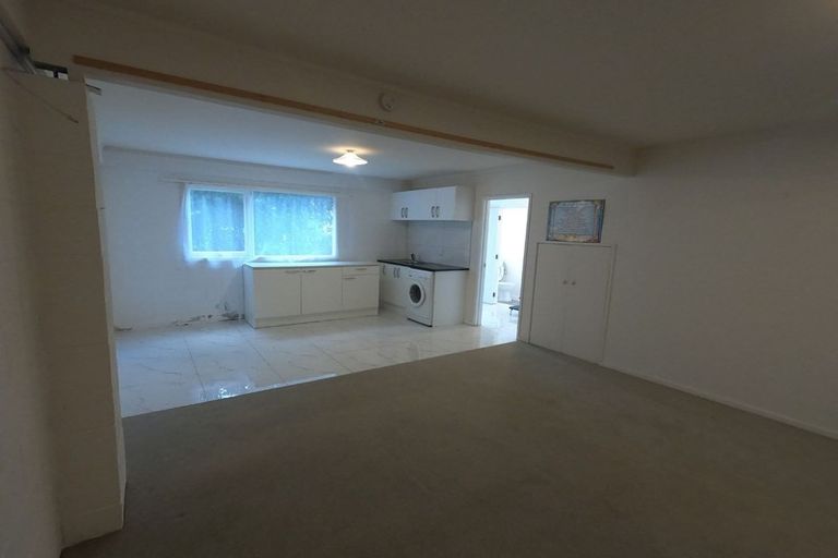 Photo of property in 15 Gretel Place, Hillcrest, Auckland, 0627