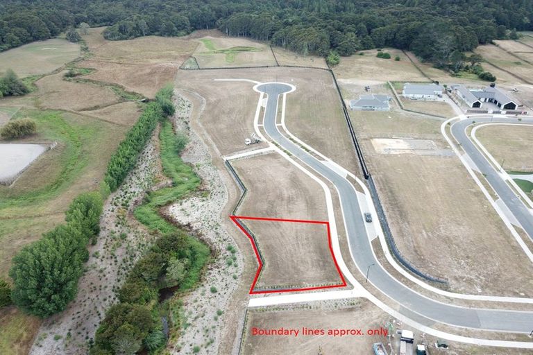 Photo of property in 21 Vogwill Road, Kumeu, 0810