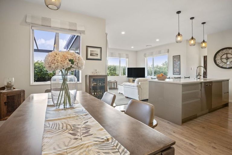 Photo of property in 11 Nobilo Road, Kumeu, 0810