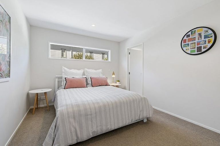 Photo of property in 92a Beach Road, Castor Bay, Auckland, 0620