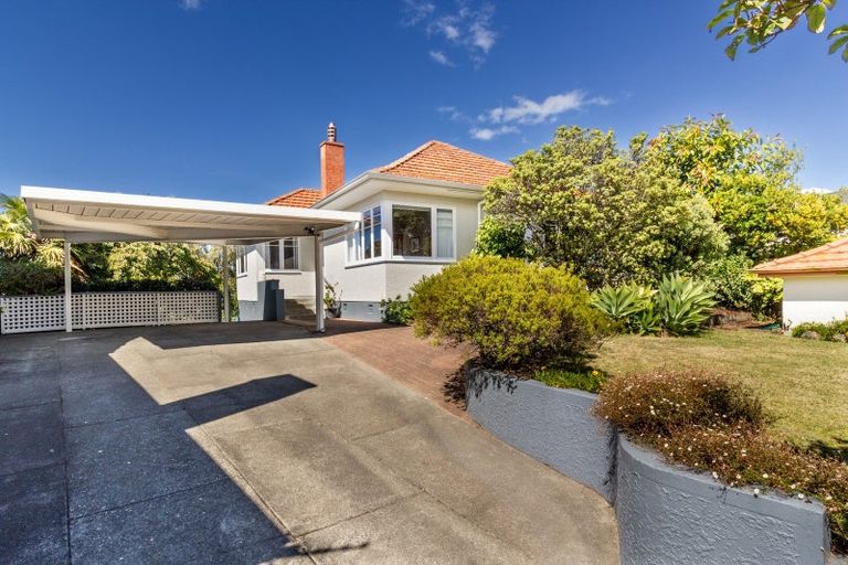 Photo of property in 16 Napier Terrace, Hospital Hill, Napier, 4110