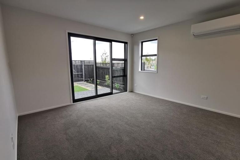 Photo of property in 72 Manarini Road, Westgate, Auckland, 0614